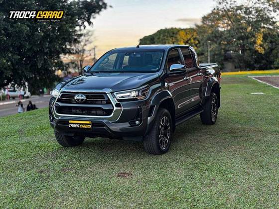 TOYOTA HILUX 2.8 D-4D TURBO DIESEL CD SRX PLUS 4X4 AUTOMÁTICO TOYOTA HILUX 2.8 D-4D TURBO DIESEL CD SRX PLUS 4X4 AUTOMÁTICO